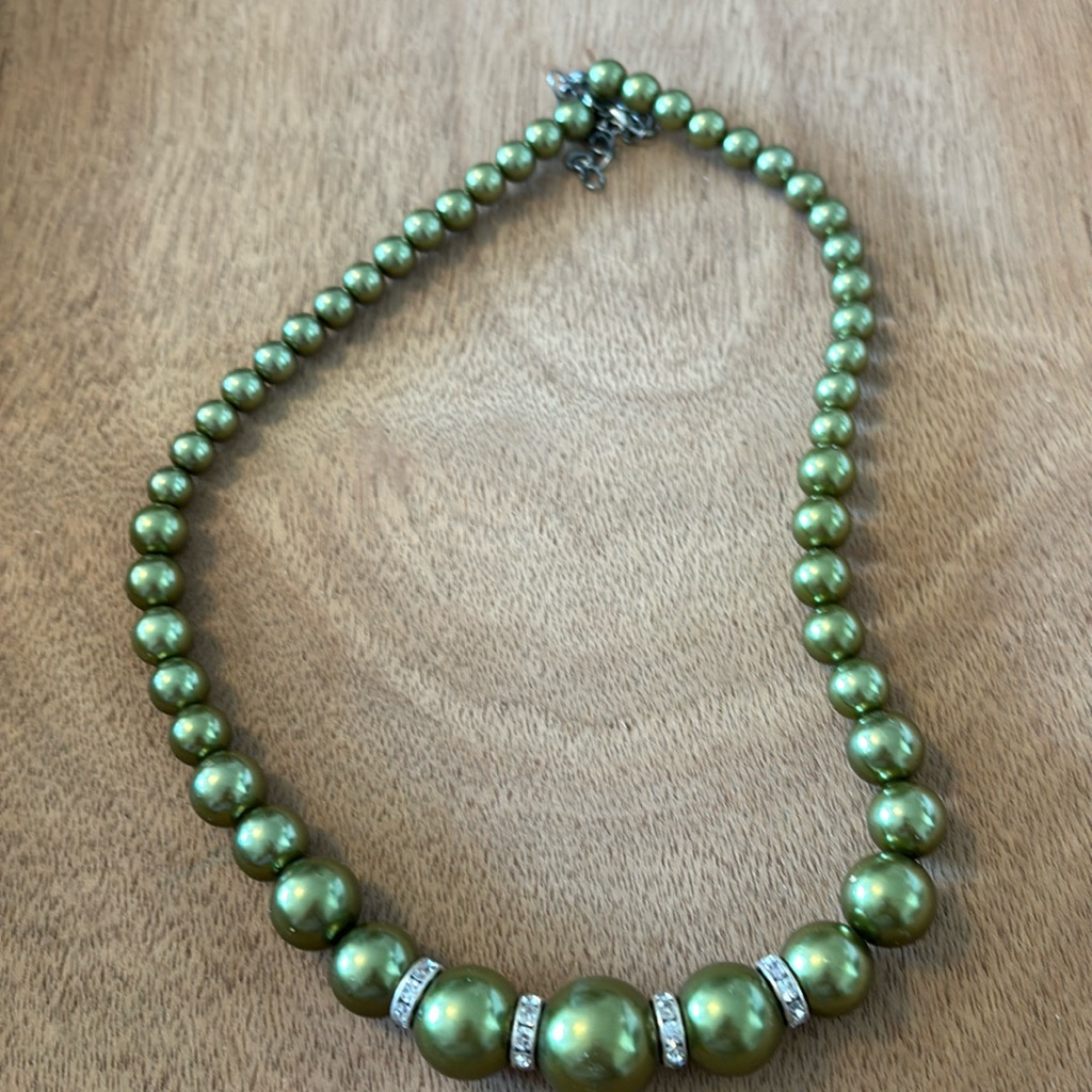 Green Bead And Rhinestones Necklace 20”